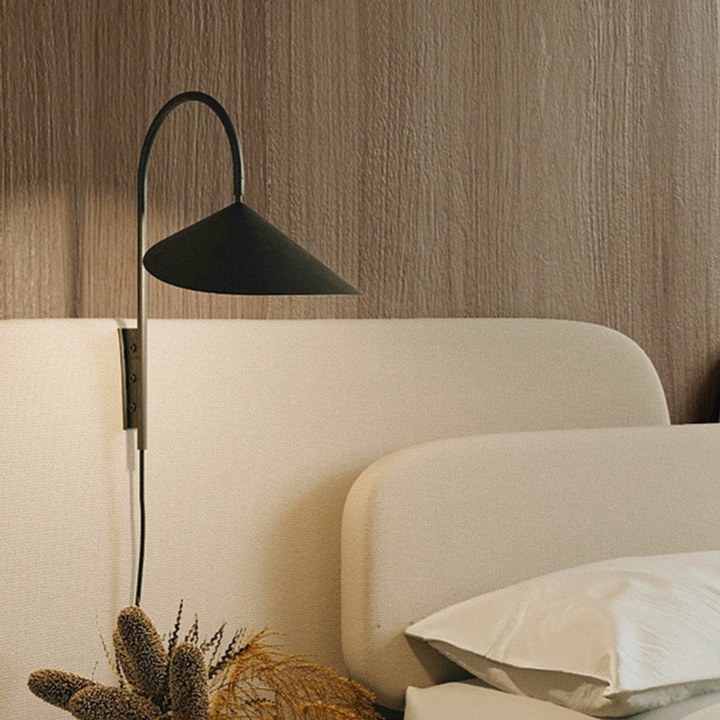 Decorativo aplique de pared LED moderno y flexible, luz interior para crear ambientes acogedores.