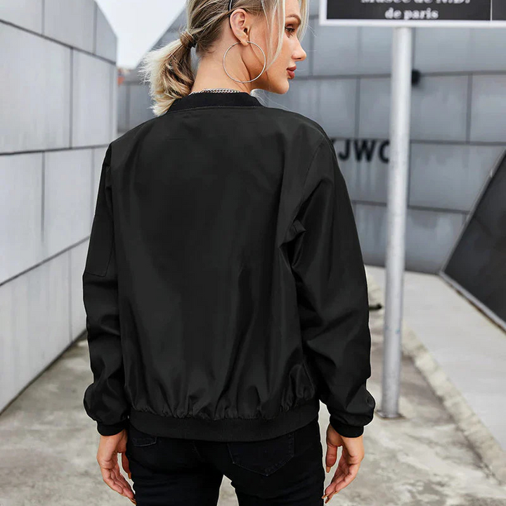 Chaqueta bomber larga de mujer, perfecta para entretiempo. Estilo urbano casual versátil, ideal para el día a día.
