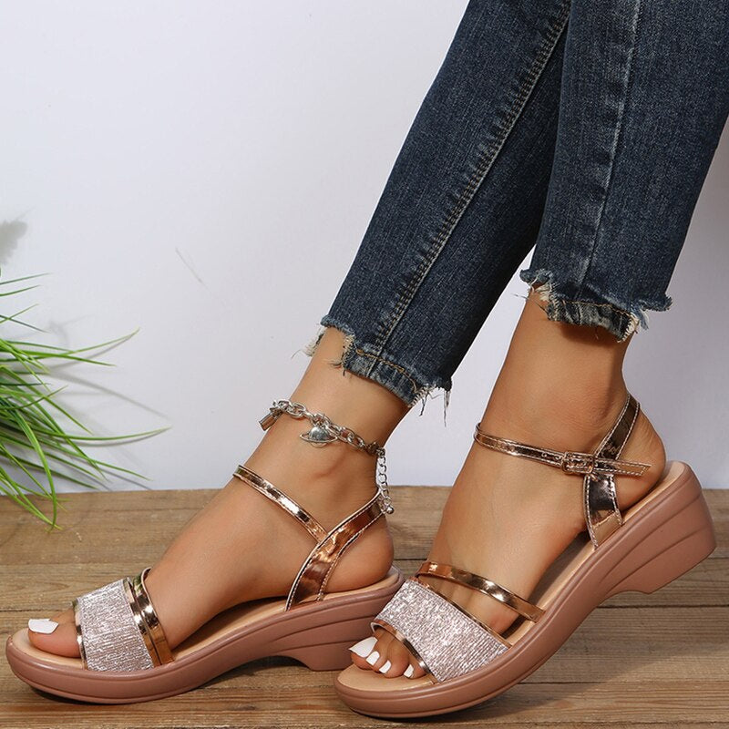 Sandalias ortopédicas romanas de mujer, disponibles en dorado y plata, ideales para verano con estilo casual.