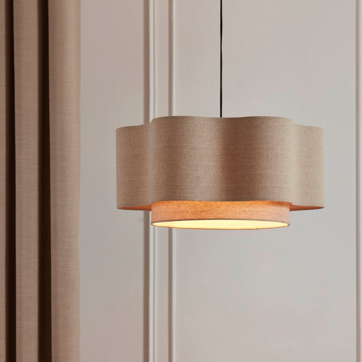 Lámpara de techo empotrada doble nivel. Iluminación moderna con luz ambiental suave, ideal para decoración contemporánea.