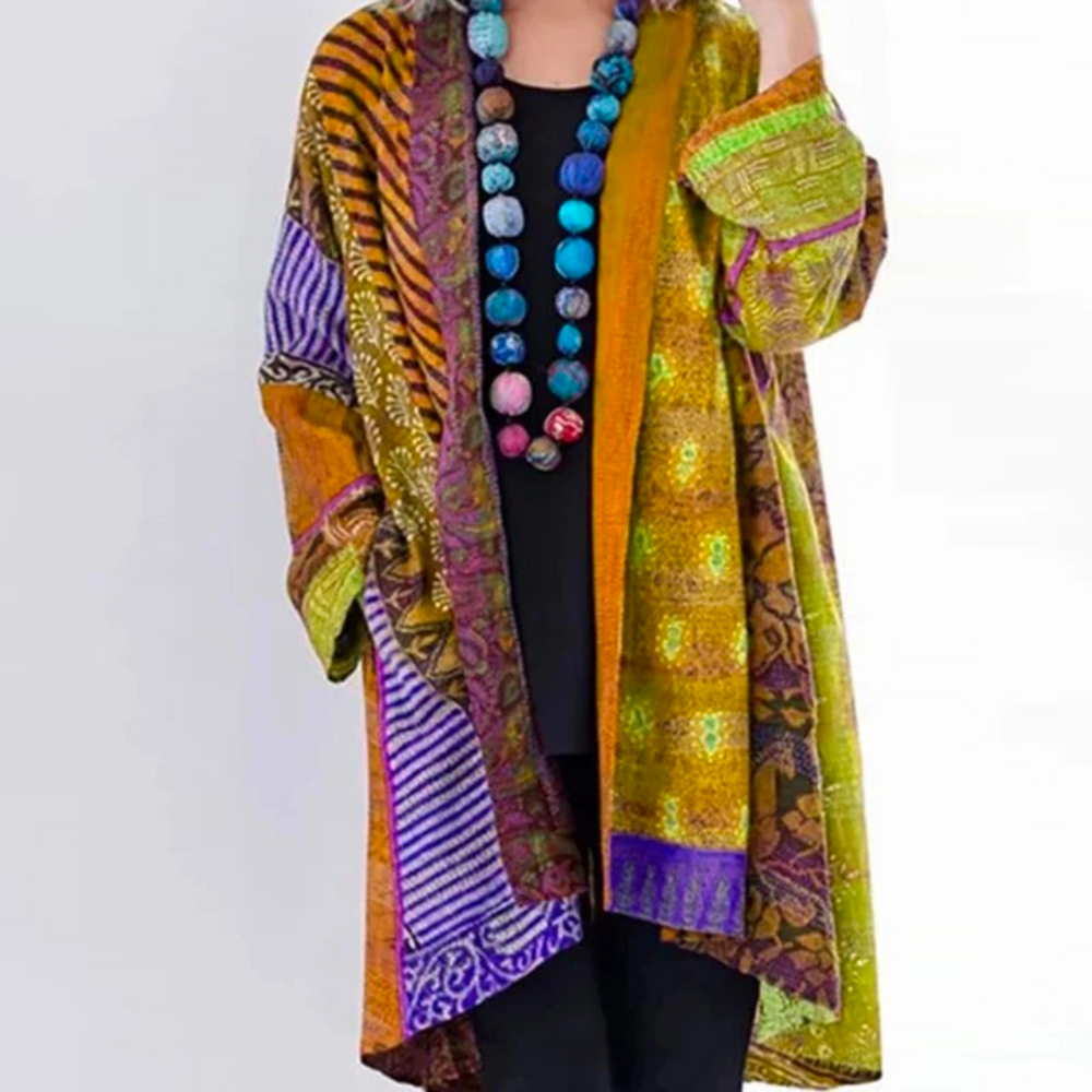 Kimono largo INDRA colorido con diseño étnico para mujer, perfecto como prenda fluida o salida de playa elegante.