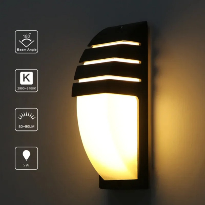 Luz de jardín LED con sensor, diseño moderno para iluminación exterior.