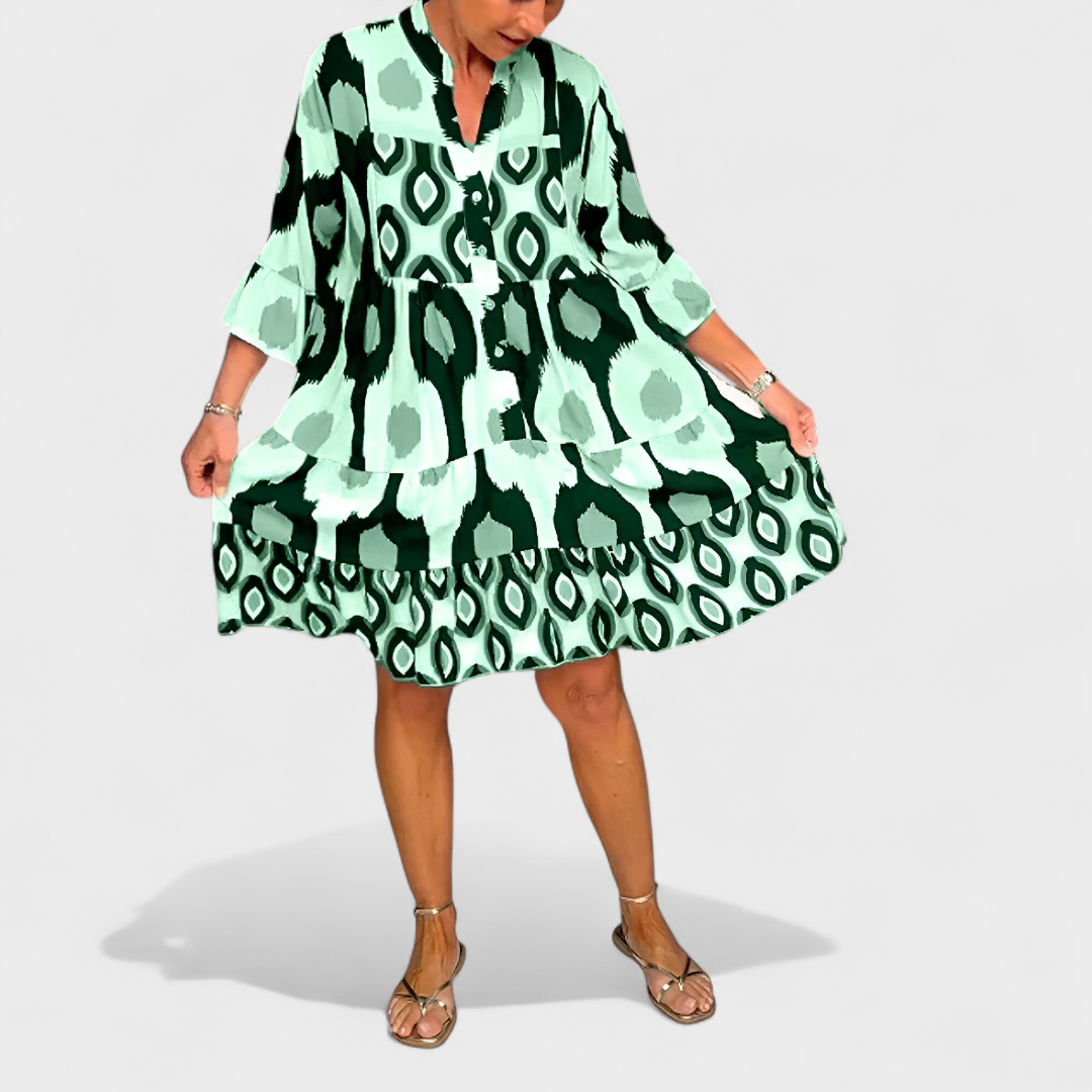 Vestido mujer boho chic con estampado floral y escote en V pronunciado. Moda bohemia femenina para primavera.