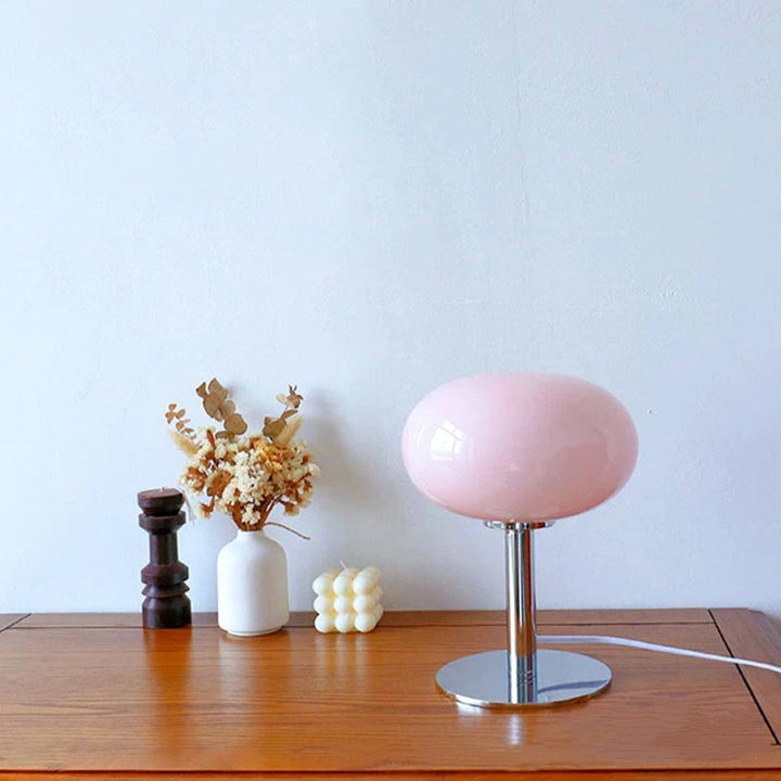 Lámpara de mesa LED recargable, moderna y portátil, ideal para dormitorio o terraza, luz regulable.