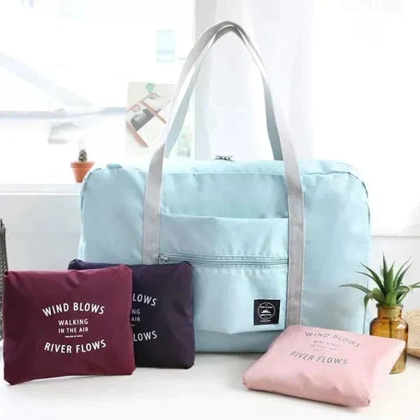 Bolsa de viaje plegable ultracompacta. Ideal como equipaje extra portátil y para almacenamiento fácil.