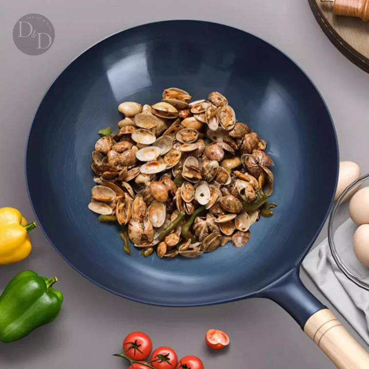 Cocina como un chef con este wok de hierro antiadherente Cuyun. Perfecto para saltear vegetales y carnes.