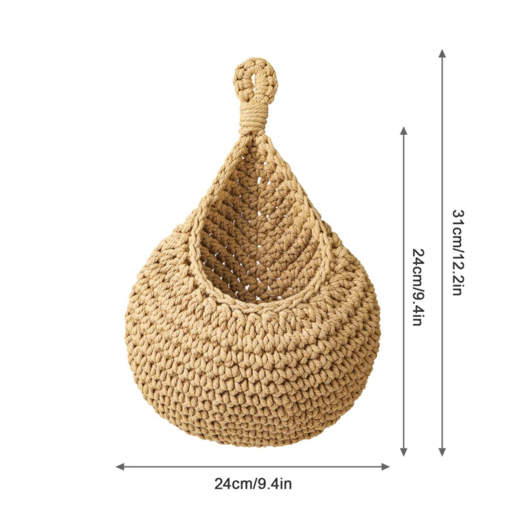Cesta colgante de yute boho, solución versátil para organización y decoración en cualquier rincón del hogar.