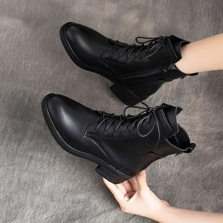 Calzado de mujer cómodo y elegante, botines negros con estilo y punta afilada para cualquier ocasión.
