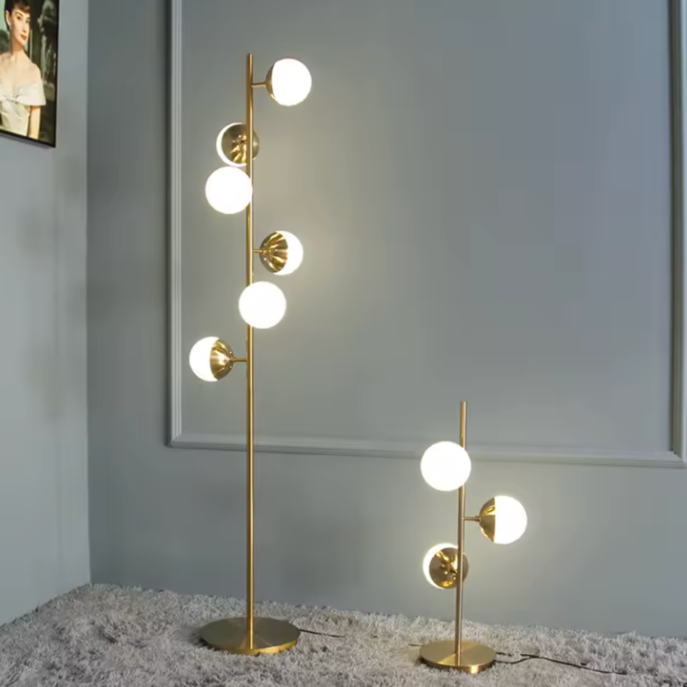Lámpara de mesa dorada con diseño elegante, para un ambiente acogedor en cualquier habitación.