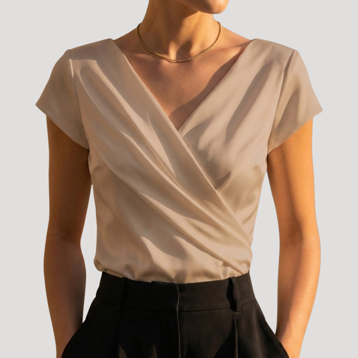 Blusa de mujer cruzada con cuello V, manga corta. Ideal para verano, look casual o elegante.
