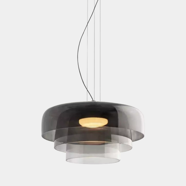 Lámpara colgante estilo escandinavo con pantalla de cristal y detalles metálicos. Ideal para techos.