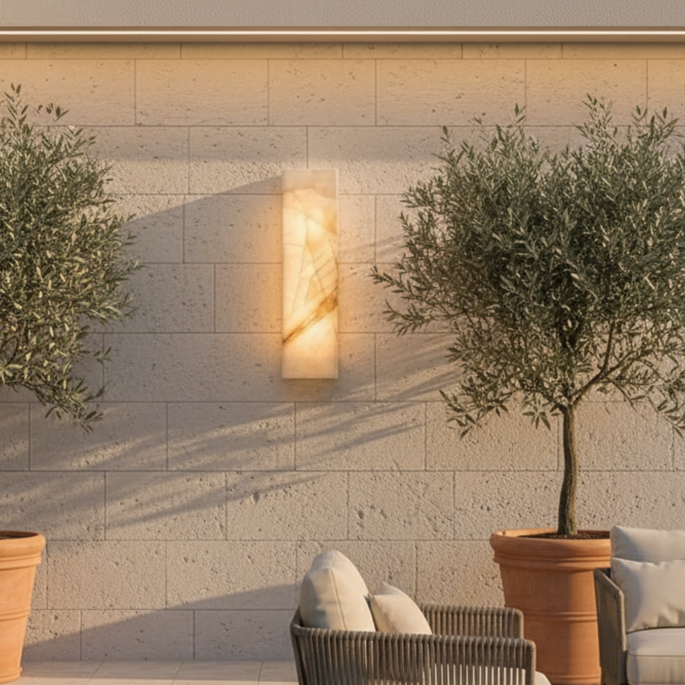 Lámpara LED para exterior duradera. Iluminación de pared moderna y eficiente, perfecta para jardines.