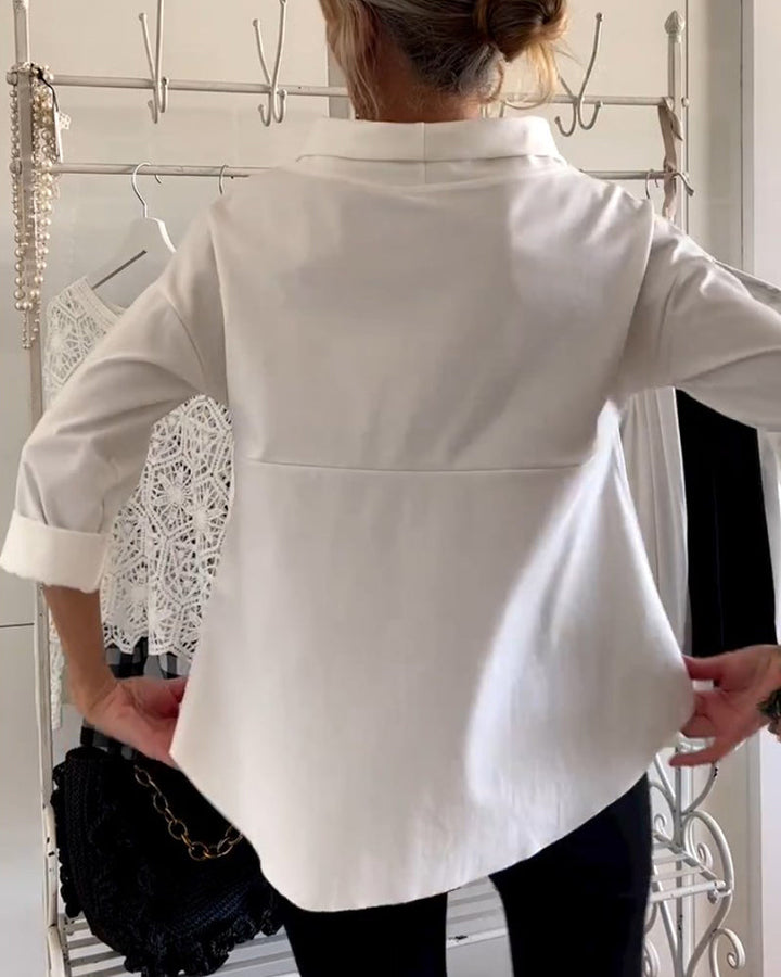 Blusa de mujer estilo casual elegante con cuello alto. Ropa versátil para cualquier look.