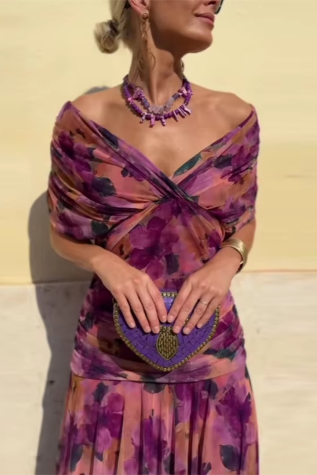 Vestido de fiesta con escote en V, corte maxi, diseño fluido para mujer, ideal para lucir radiante.