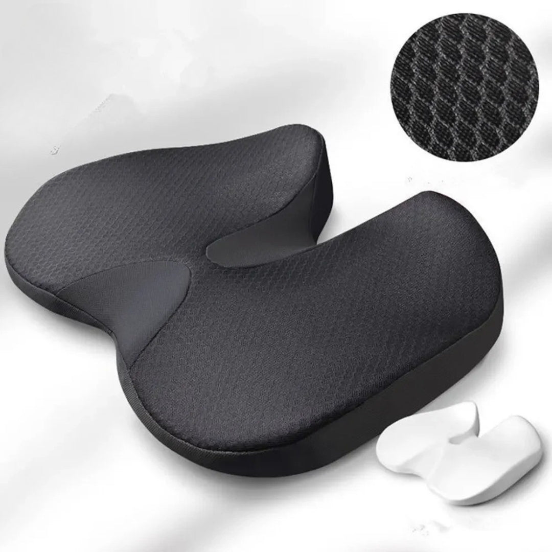 Cojín ortopédico ergonómico en asiento de coche, con soporte lumbar para la espalda. Ideal para postura y confort.