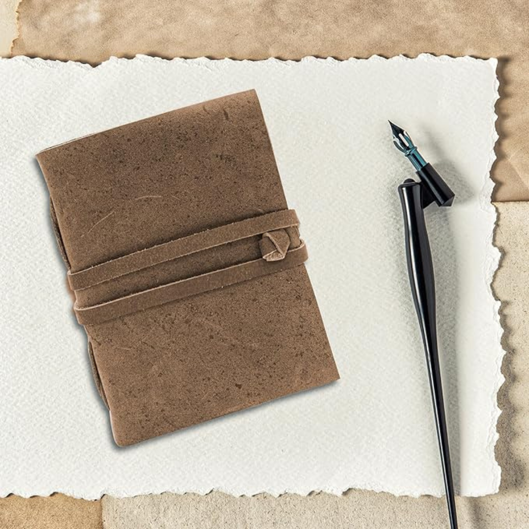 Cuaderno de viaje de cuero vintage, perfecto para bocetos, escritura y diario personal.