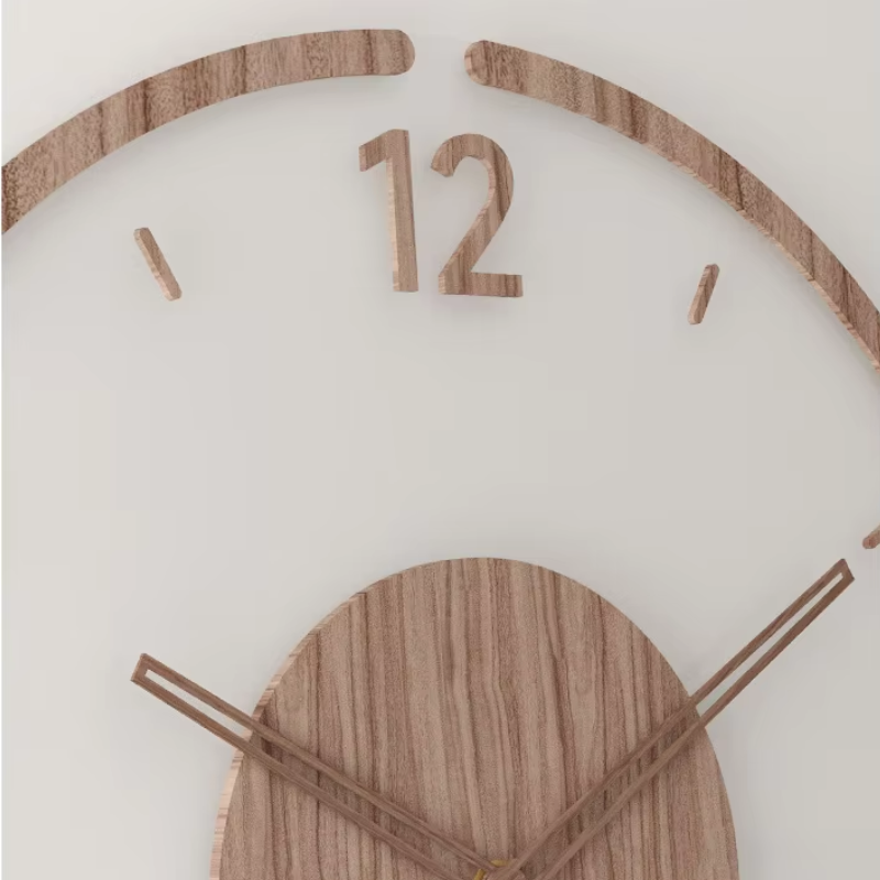Reloj de pared moderno de madera maciza. Diseño minimalista y funcionamiento ultrasilencioso de cuarzo.