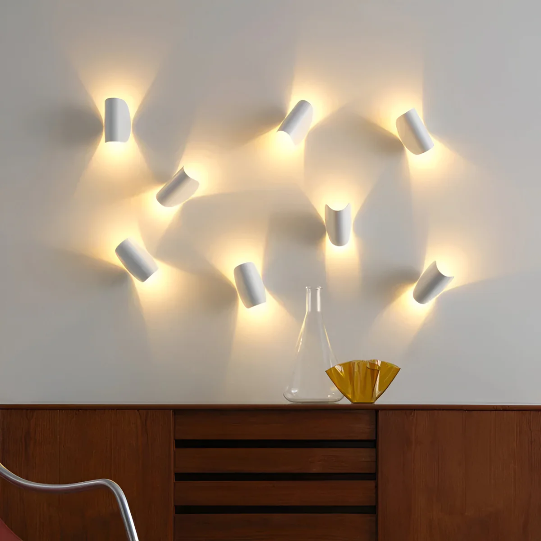 Aplique LED giratorio de pared. Luz cálida para dormitorio o salón. Diseño moderno y funcional.