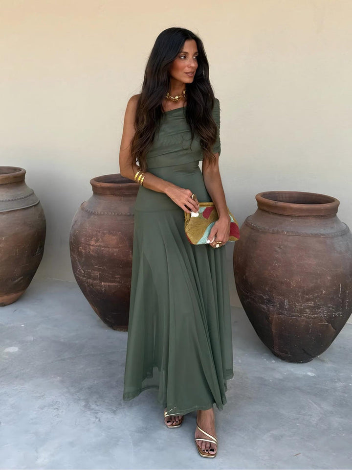 Vestido maxi para mujer, estilo elegante y versátil. Ideal para fiestas y eventos.