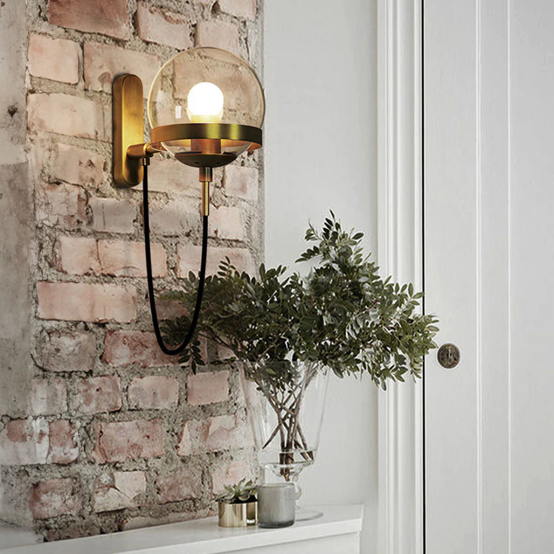 Lámpara de pared de vidrio elegante, aplique moderno con luz cálida para decoración interior del hogar.