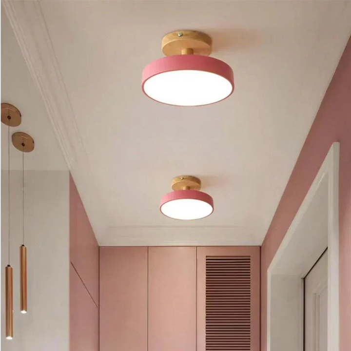Lámpara de techo LED Aria moderna, diseño compacto y eficiente para iluminación interior.