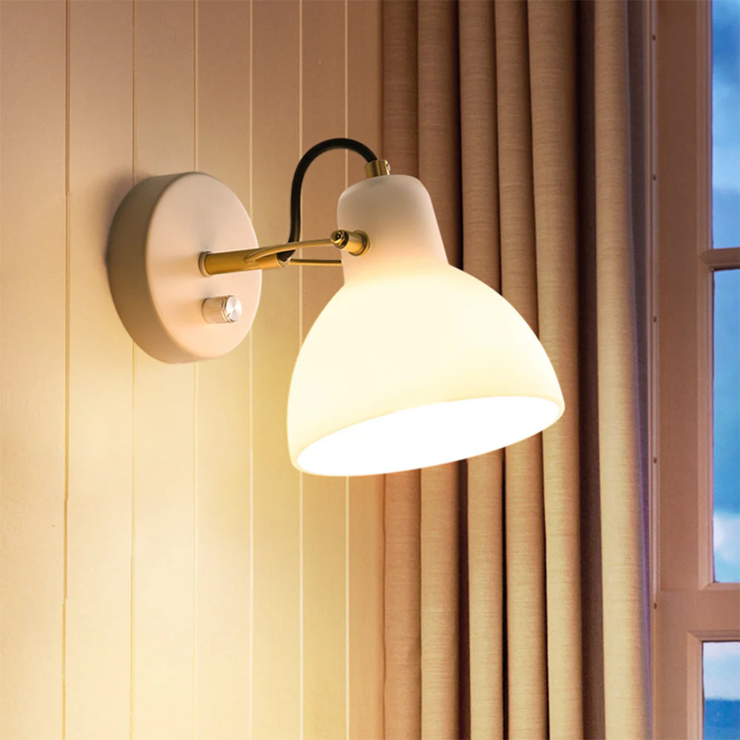 Apliqué de pared moderno, luz cálida para crear ambiente. Ideal para iluminación interior minimalista en cualquier estancia.