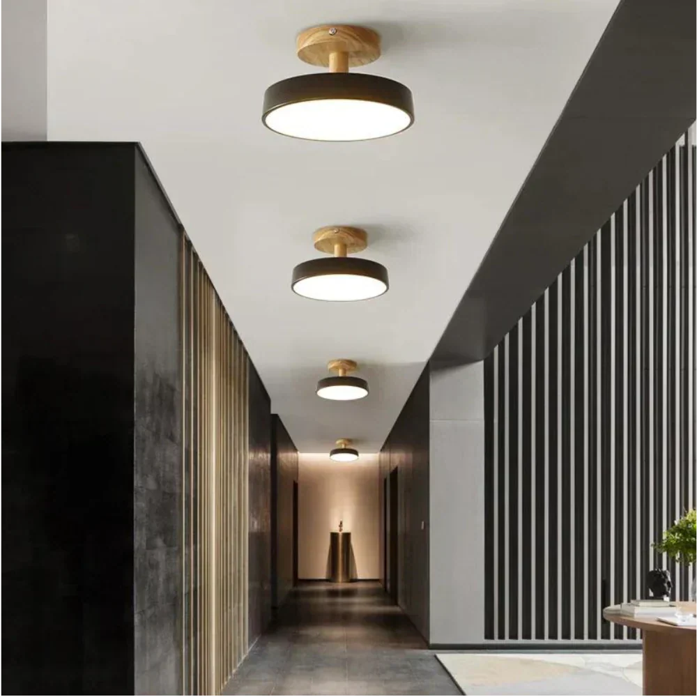 Vista frontal de lámpara LED Aria, redonda, iluminación eficiente y diseño elegante.