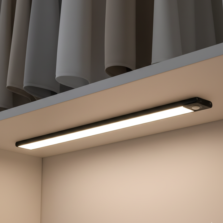 Lámpara LED con sensor de movimiento, recargable. Instalación fácil para iluminación de hogar sin obras.