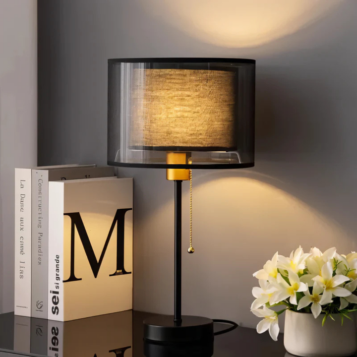 Lámpara de escritorio Serenya, ideal para iluminación y decoración moderna de cualquier espacio con luz suave.