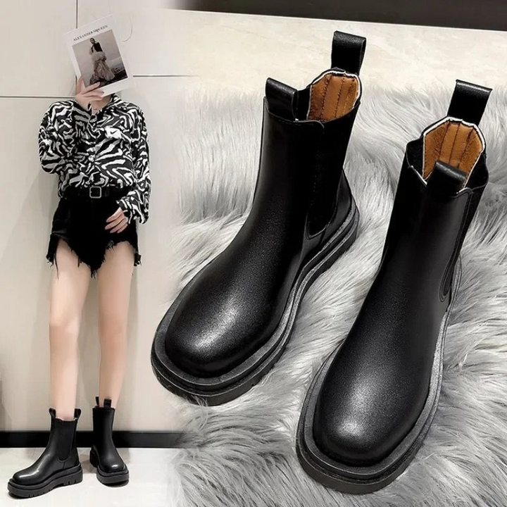 Botas Chelsea mujer Nerea, cómodas y robustas. Calzado de moda con tiradores dobles y suela gruesa.