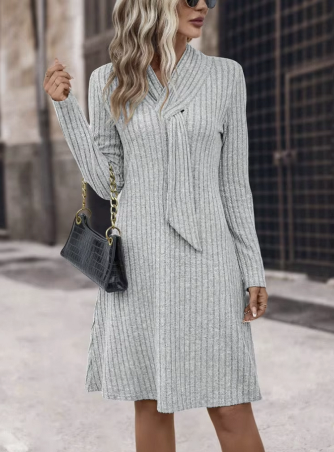 Vestido de mujer ALINA gris y cómodo, con manga larga, perfecto para look casual o elegante de otoño.