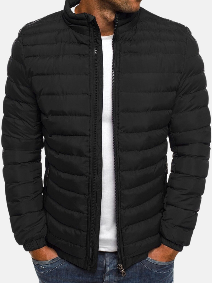 Chaqueta puffer acolchada de hombre, cálida para invierno. Estilo casual moderno, ideal para outfit diario.