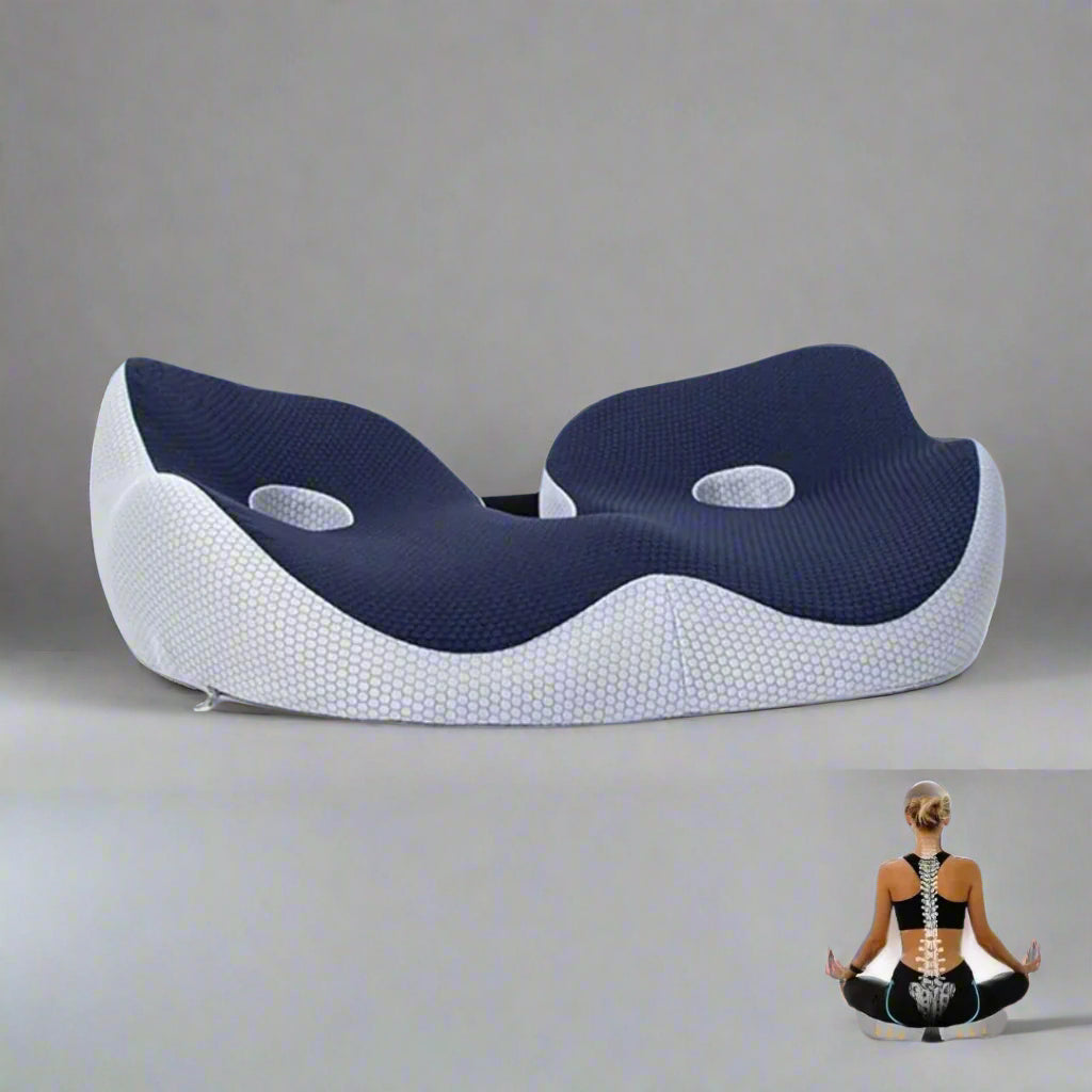 Cojín de espuma viscoelástica para aliviar dolor de coxis y mejorar postura en silla de oficina.