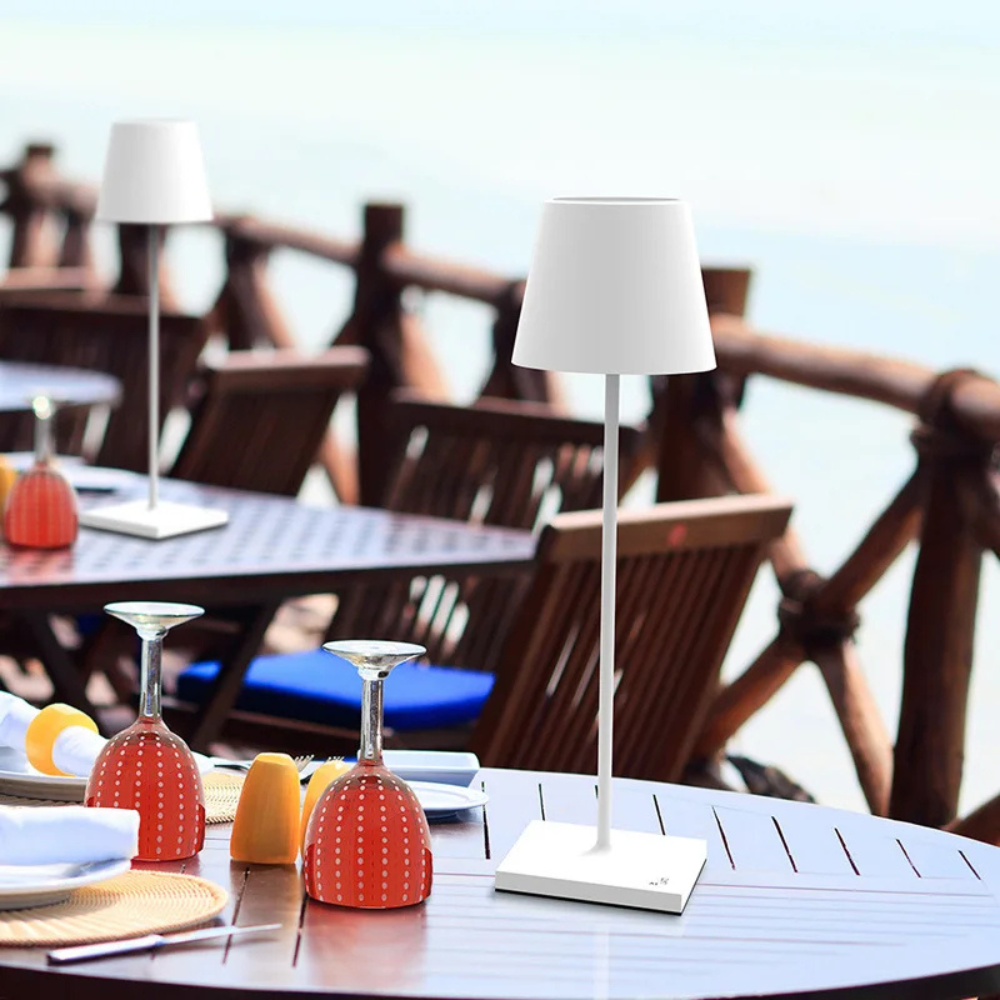 Diseño nórdico: lámpara de mesa recargable, LED, control táctil. Ideal para ambientar espacios interiores/exteriores.