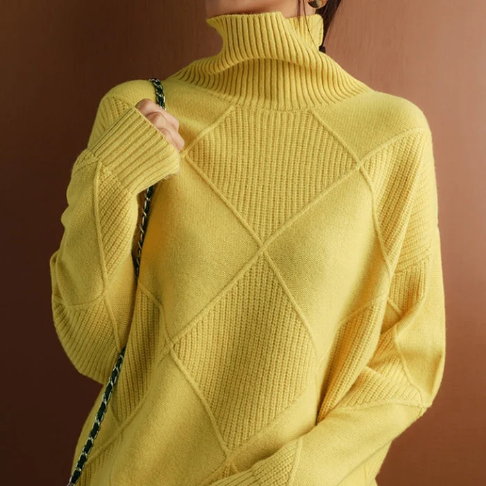 Suéter acogedor de punto de cuello alto para mujer. Ropa cálida y suave para otoño e invierno.