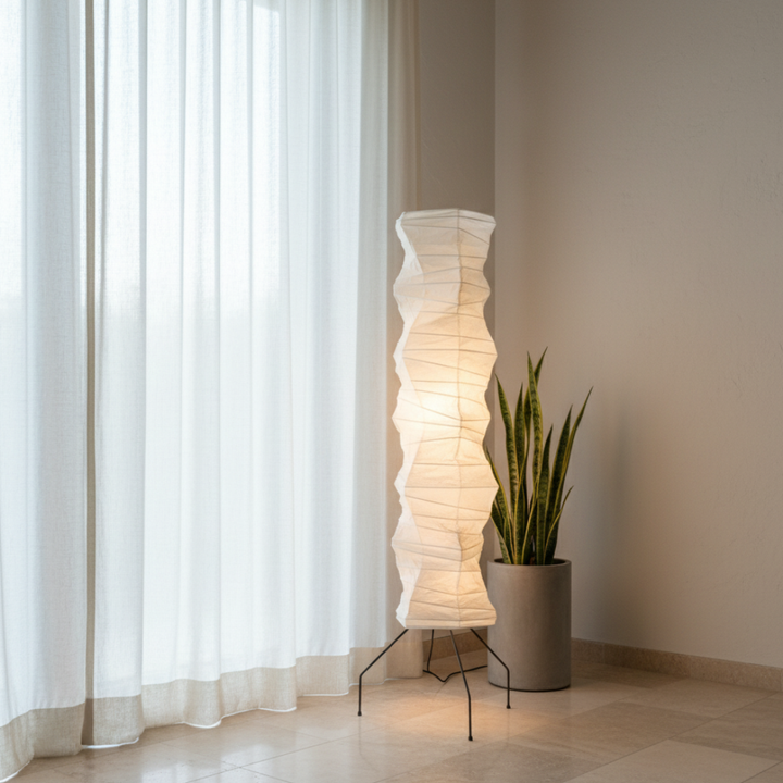 Lámpara de pie estilo Japandi hecha a mano, diseño orgánico WabiSabi para salón. Decoración moderna y relajante.