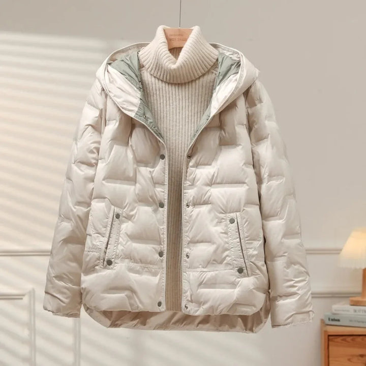 Chaqueta acolchada de mujer con capucha, ideal para mantener la calidez en invierno y otoño.