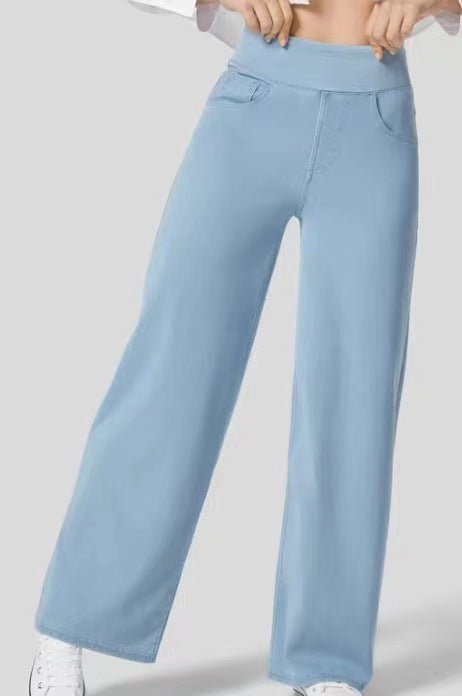 Jean moderno de mujer, talle alto elástico y pierna ancha. Ideal para un look casual y comodidad total.
