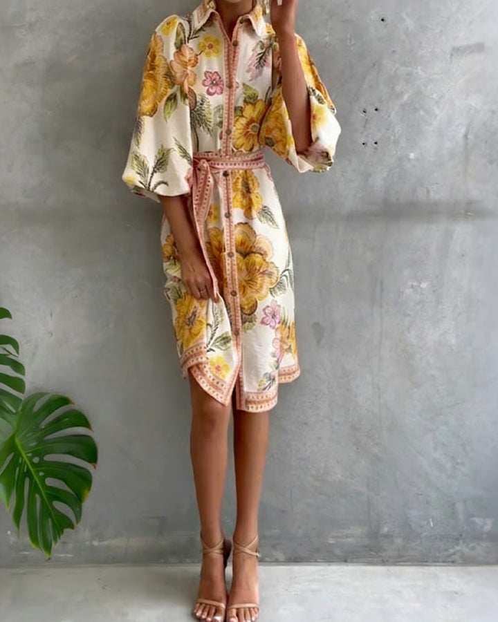 Vestido de mujer elegante, estampado floral, mangas farol, ideal para eventos de día.