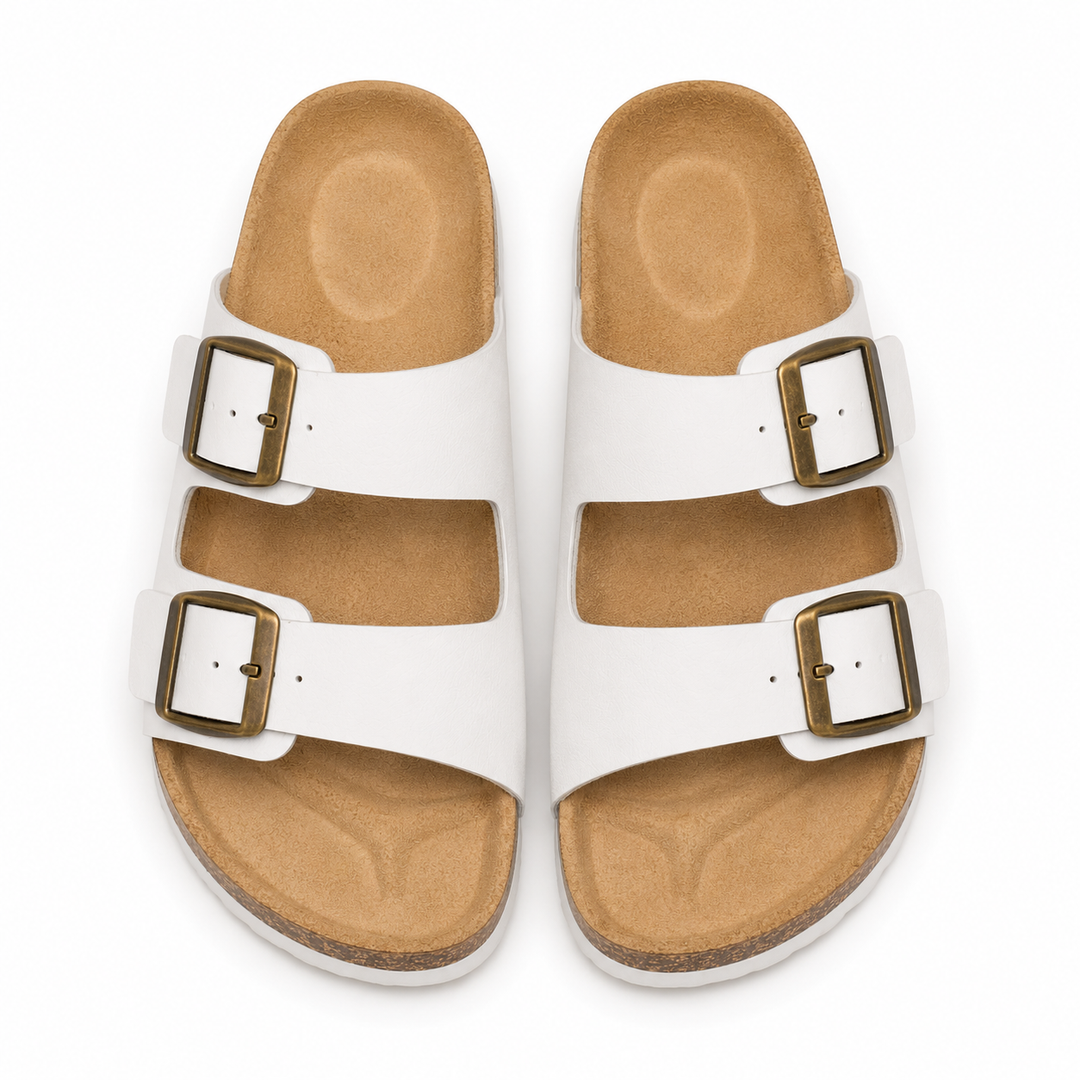 Calzado de verano blanco unisex, con diseño casual y hebillas ajustables. Perfecto para caminatas y moda versátil.