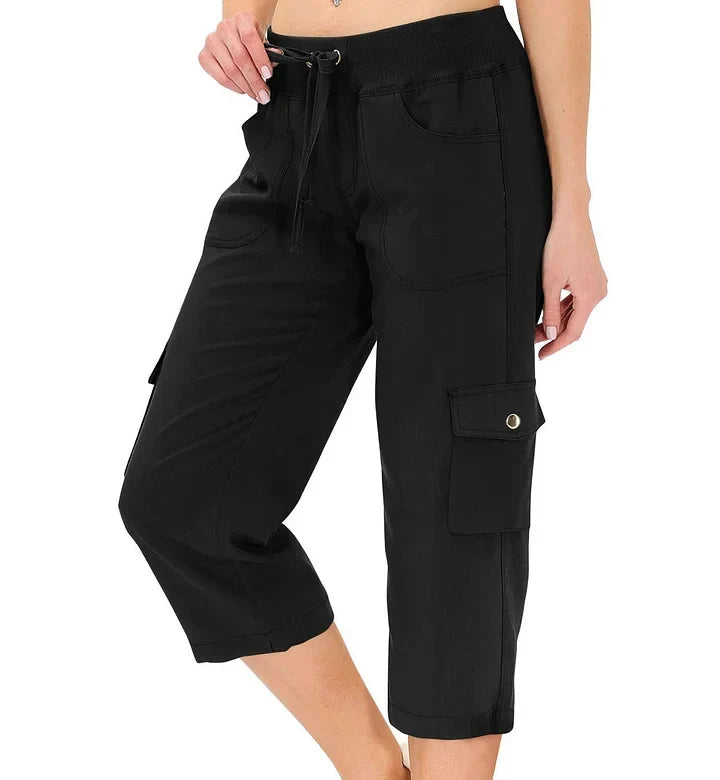 Pantalón capri de mujer con tiro alto que estiliza. Cómodo, con bolsillos. Moda femenina versátil.