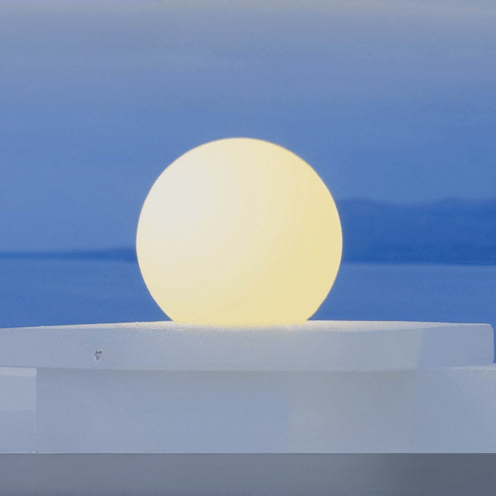 Lámpara solar esférica para decorar jardines, terrazas y patios. Iluminación LED automática.