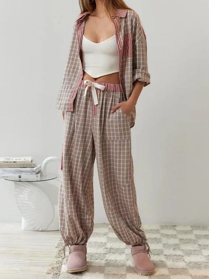 Conjunto de pijama suave de mujer, tejido elástico para máximo confort nocturno y relajación. Ropa de dormir de calidad.