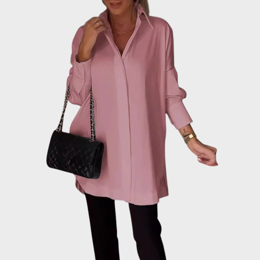 Blusa oversize femenina, versátil y ligera. Perfecta para un look de moda cómodo y moderno.