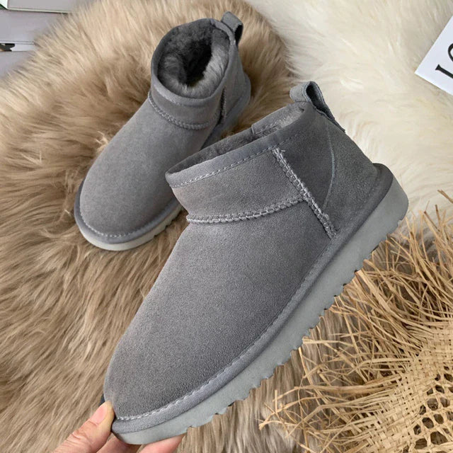Botines neutros KAYTE mujer, slip-on, cómodos, perfectos para cualquier atuendo de otoño.
