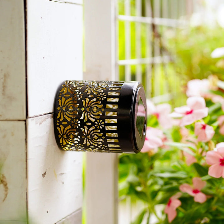 Set de 2 lámparas solares de pared con forma de peonía. Perfectas para iluminación y decoración de patio y jardín.