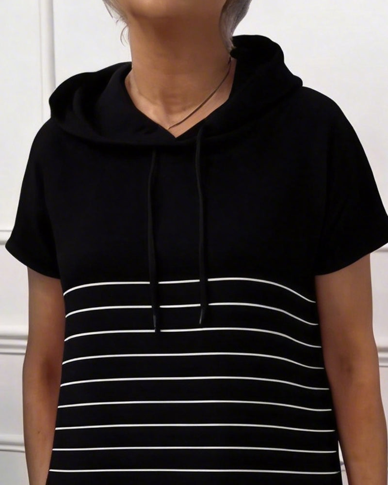 Vestido casual rayado negro para mujer, con capucha y diseño moderno. Ideal para ropa cómoda femenina.