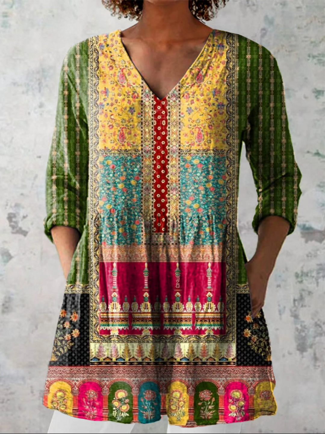 Camisa floral vintage de mujer con cuello V y manga larga fluida. Blusa casual multicolor perfecta para verano.