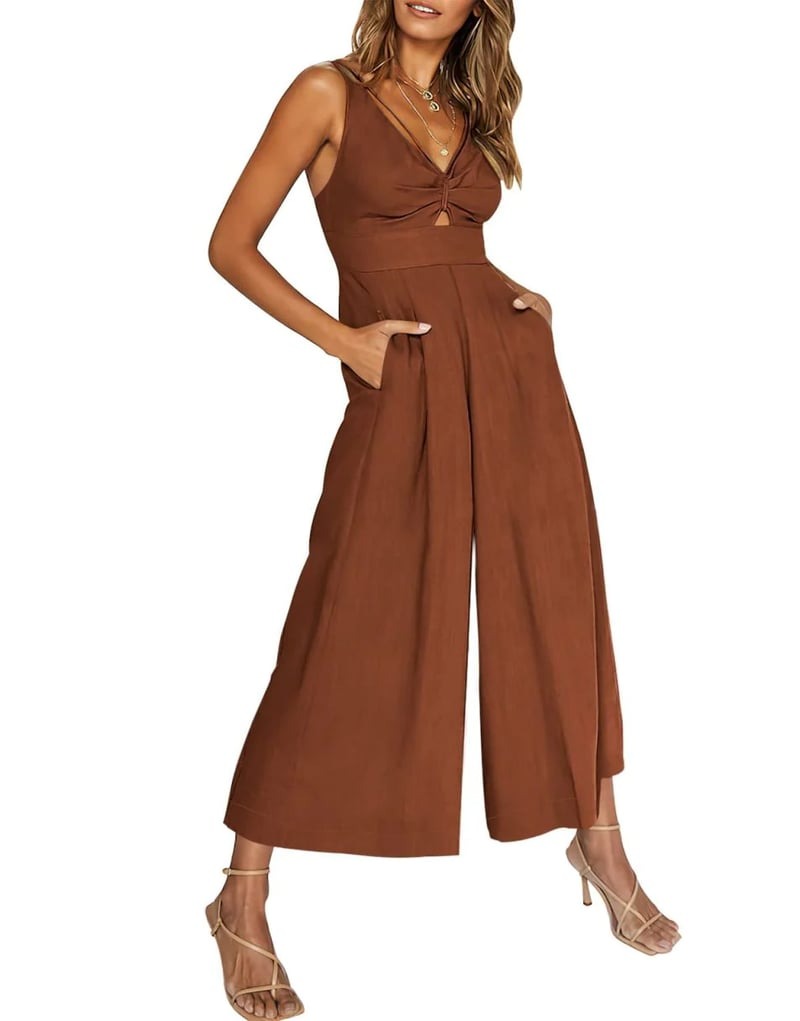 Jumpsuit de fiesta sin mangas, escote V. Pernera ancha para un estilo cómodo y moderno en bodas.