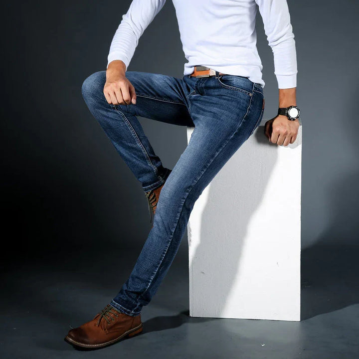 Pantalones denim ajustados y cómodos para hombre, tejido elástico de alta calidad que se adapta.